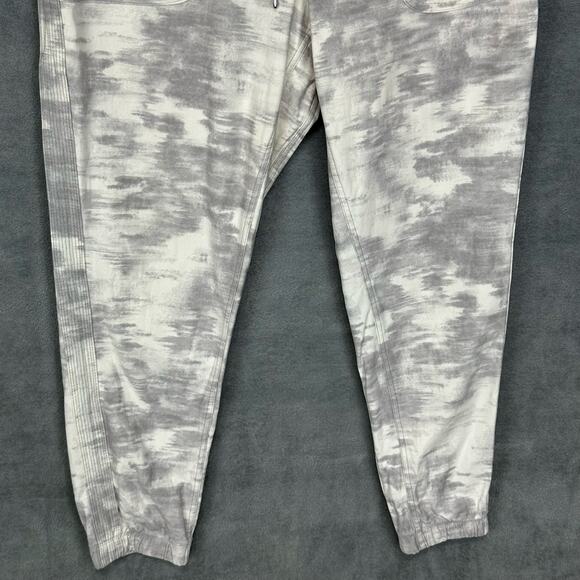 Athleta Pants Womens 12 Gray Camo Farallon Printed Jogger Sweatpants Comfort Gym - Picture 3 of 13